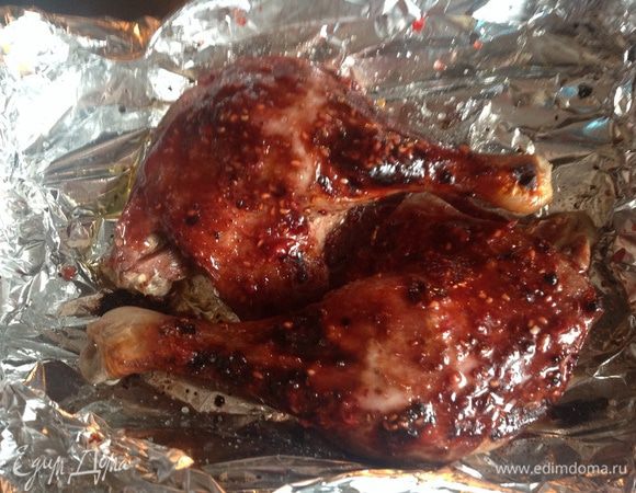 Достаньте и смажьте оставшейся глазурью, поставьте в духовку еще на 5-7 минут.