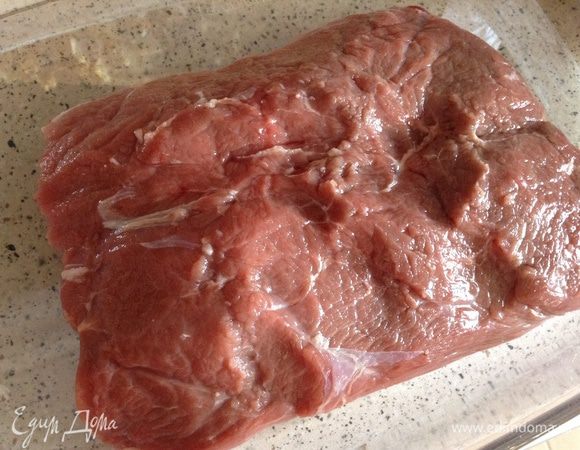 Мясо вымыть, подсушить салфетками.