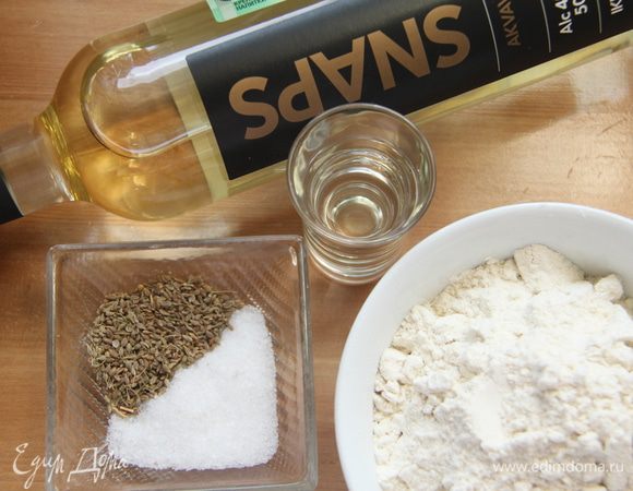 Добавить к жидкому тесту остальные ингредиенты: анисовку, соль, семена и пшеничную муку.