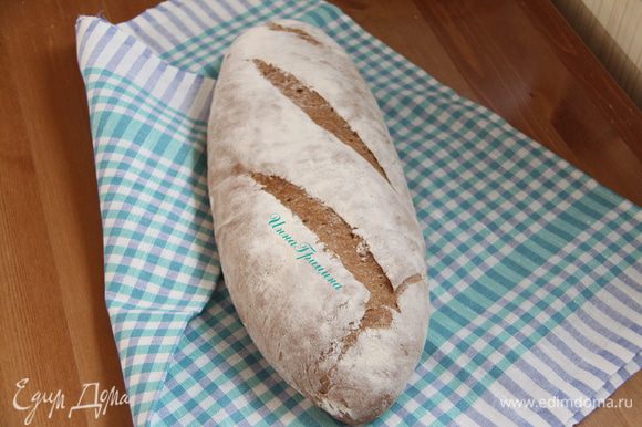 Дать хлебу полностью остыть на решётке.