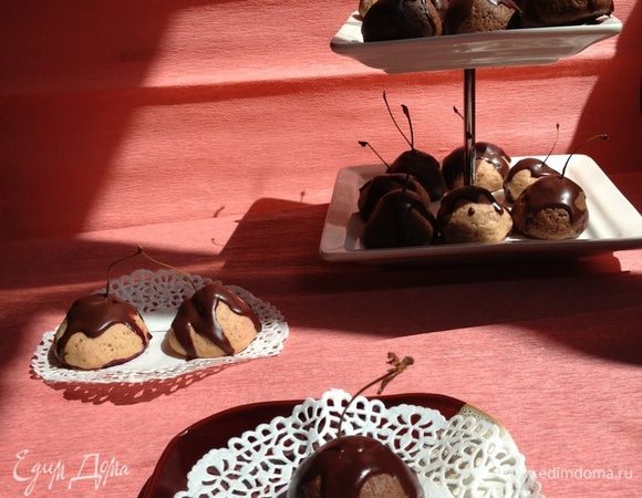 Десерт прекрасно хранится и переносит заморозку (проверено), эффектно смотрится и обладает великолепным вкусом!!!
Прекрасный способ порадовать себя и гостей необычным угощением в ягодный сезон!!!!