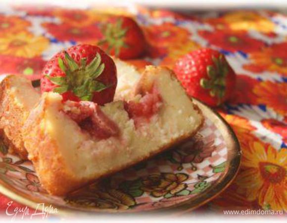 Приготовить лимонную глазурь. Соединить сахарную пудру с лимонным соком. Пропитать глазурью пирог.  И подавать! Приятного аппетита!!!