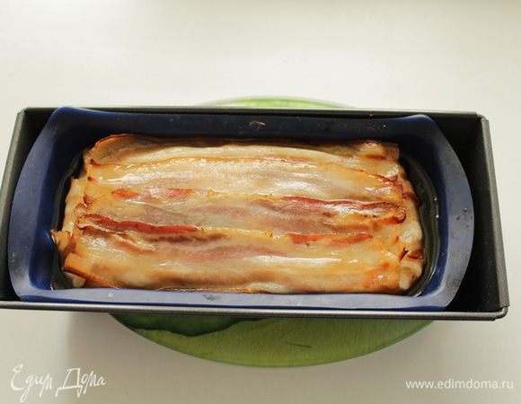 Через 1 час убрать фольгу,и запекать еще 15-20 мин.
Вынуть из духовки.сверху положить груз,остудить,затем оставить на ночь в холодильнике вместе с грузом.