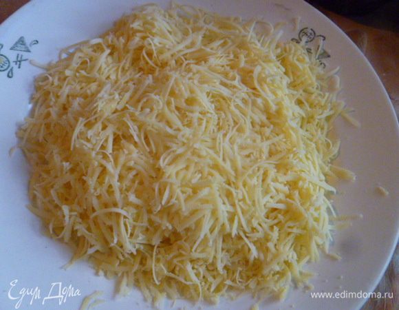 Сыр натереть на терке.