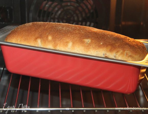 Выпекать в предварительно разогретой духовке при 220*С 10 минут с паром, затем 20-30 минут без пара при 180*С (ориентируйтесь по своей духовке).