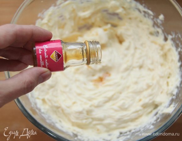 Добавить ванильный экстракт.