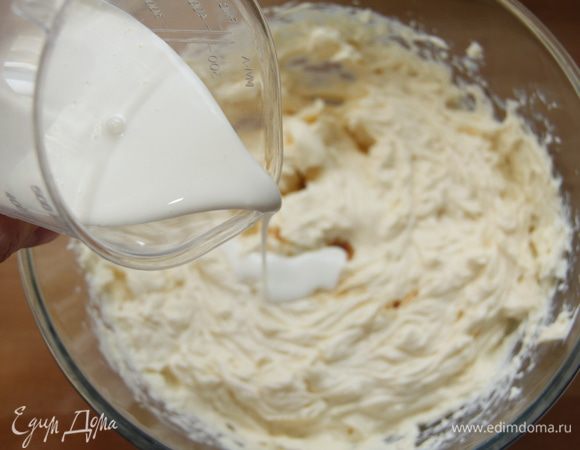 Добавить сливки.