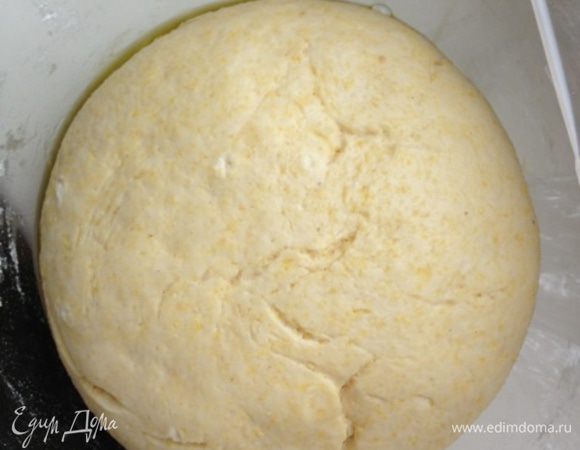 А в это время наше тесто.... Если честно, я боялась, что оно не подойдет, т.к. очень уж плотноватым был шар. Но к моей радости я увидела вот такую картину!!!! Тесто увеличилось вдвое!!!