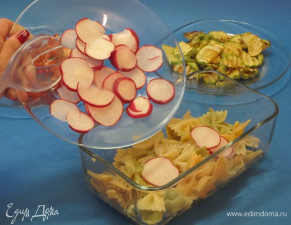 К "бабочкам" добавить кружочки редиски,