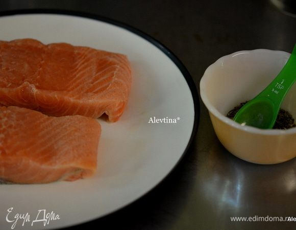 Смешать в миске перечисленные специи.

