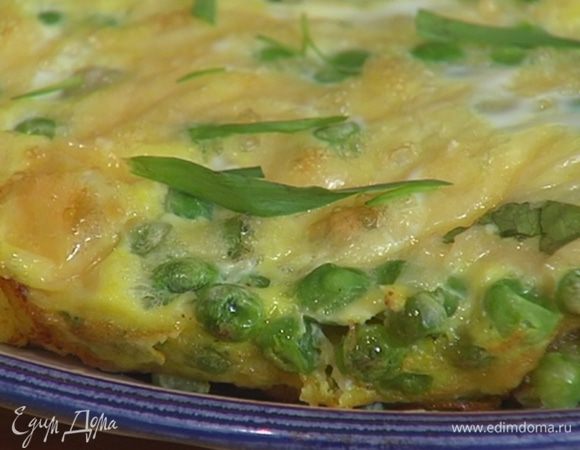 Готовую фриттату посыпать листьями тархуна.