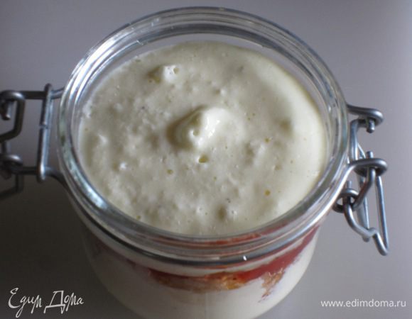 Затем оставшуюся часть сырной массы.Поставить в холодильник на 4 часа.