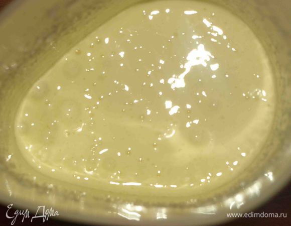 Желток взбить с остальным сахаром