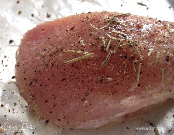 Куриное филе запечь в духовке.