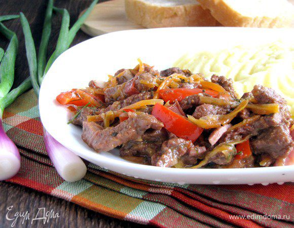 Подаем с отварным картофелем, картофельным пюре или рисом. Приятного аппетита!