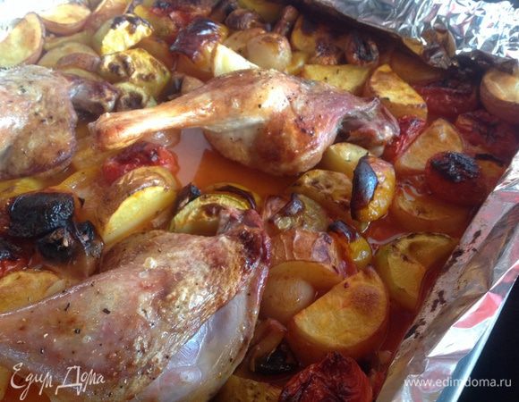 Для хрустящей корочки, за 10 минут до готовности сбрызните ножки оливковым маслом.