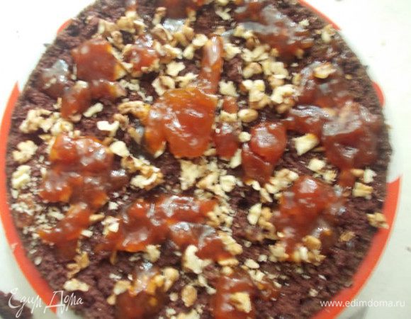 Затем поливаем вареньем,или джемом,не нужно прямо заливать,чтобы не было приторно.Норму сахара,я немного уменьшила,где-то на треть,за счет добавления варенья,получилось как-раз идеально.