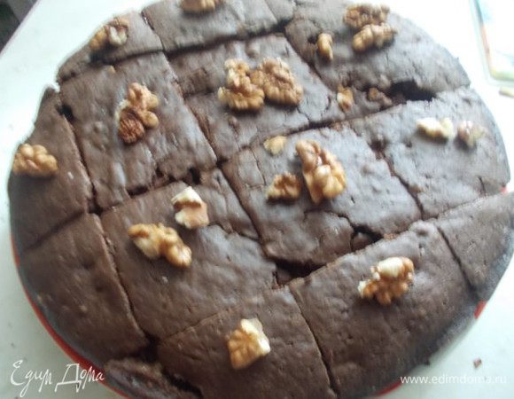 Накрываем вторым коржом и режем на кубики,или ромбики,как вам больше нравится.