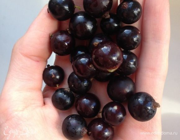 Итак, берем смородину... У меня роскошная: крупная и сладкая!!!! Спасибо свекрови!!!