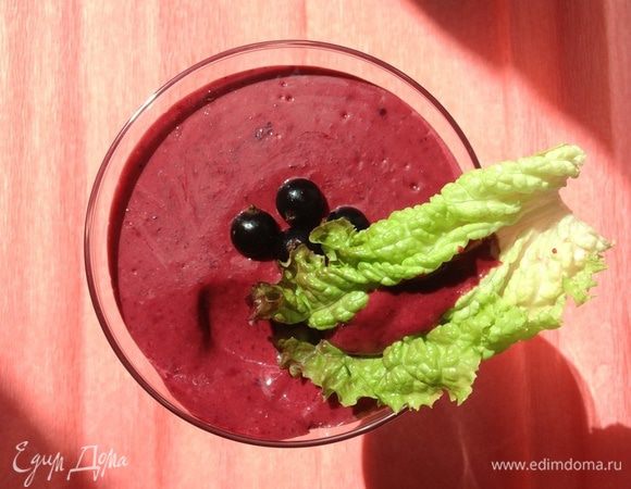 Добавляем к пюре уксус, масло, мед и воду. А дальше уже дело вкуса..... Густоту регулируйте добавлением воды, кислоту - меда. Так как у меня смородина была сладкая, мне хватило 1 ложки меда. Смотрите сами.
Соус замечательный!!! Из данного количества ингредиентов получается приблизительно 200 мл.
Пробуйте!!!