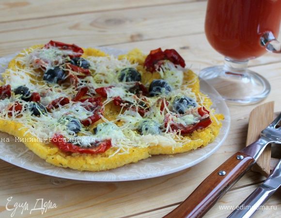 Полента с вялеными помидорами готова. Подавайте её с охлажденным томатным соком. Приятного аппетита!