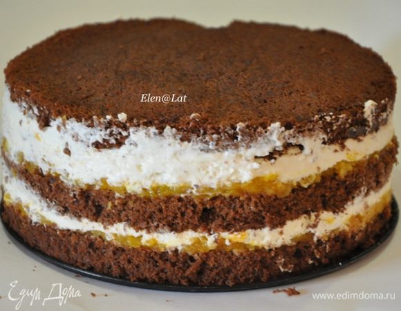 Торт убрать в холодильник на несколько часов, у меня простоял ночь. Перед тем, как торт заливать глазурью поставить его на полчаса в морозилку.