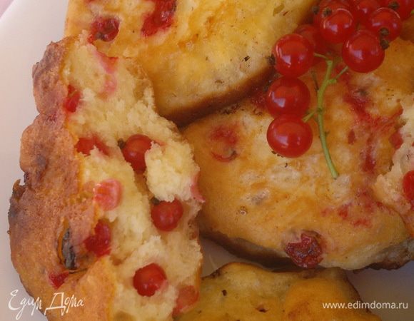 Готовые оладьи подавать с домашней сметаной, медом, джемом, вареньем... 
Приятного аппетита! Приглашаю всех на чай с оладушками!!!