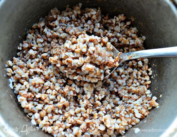 Cварить гречневую кашу.