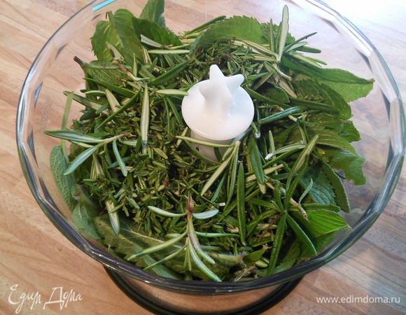 смолите их в блендере до мелкой крошки.