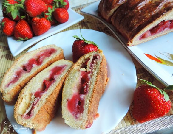 А теперь отрезаем ароматный манящий кусочек и ... пусть весь мир подождет))) Приятного аппетита!!!