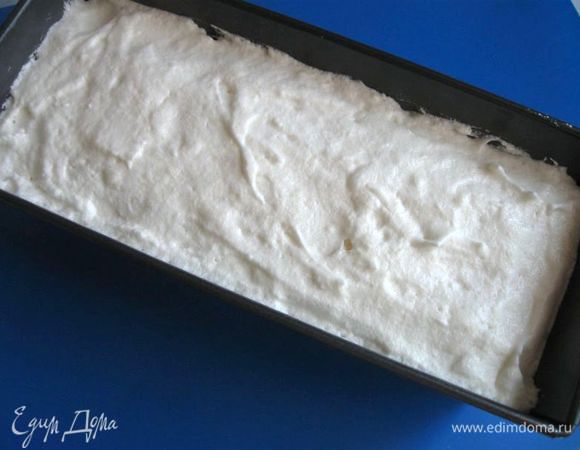 Выложить тесто в не смазанную форму (рекомендуется форма именно такой конфигурации).