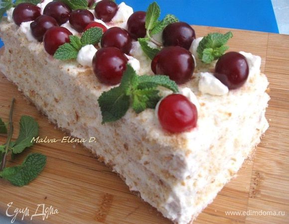 Вишней, листиками мяты (предварительно помыть, обсушить). Поместить в холодильник на некоторое время.

