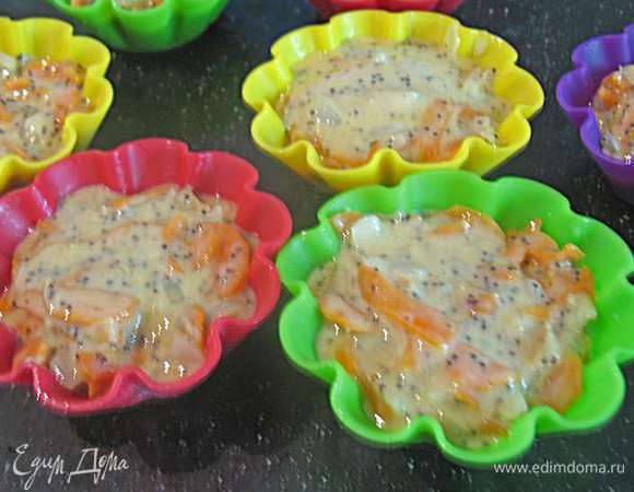 Смесь разложить по формочкам. Выпекаем в предварительно разогретой до 180 градусов духовке 20 минут. 