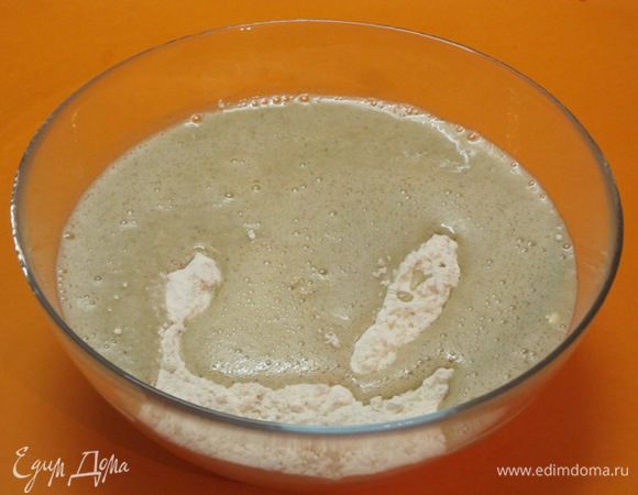 Соединить с сухой мучной массой.