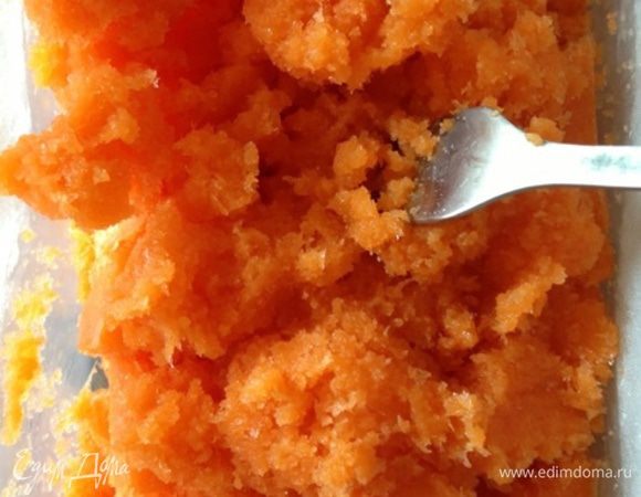 Когда масса заледенеет тщательно размять ее при помощи вилки, снова отправить в морозильник. Через пару часов повторить процедуру. Снова заморозить и готово!!!!
