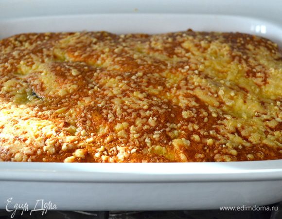 Поставить в духовку на 30 минут. Затем выключить духовку и оставить муссаку в ней еще на 10 минут.