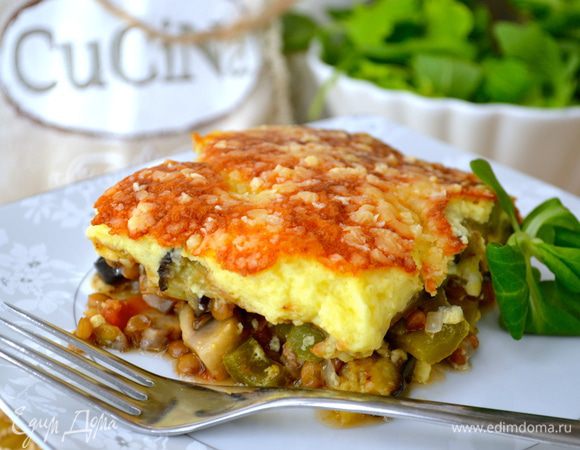 Не знаю, фото наверное не передает этого...., но корочка из суфле на запеканке получилась замечательная! Воздушная и легкая... И держалась отлично! ;)))