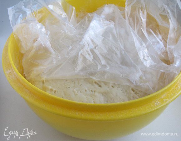 Через час тесто хорошо поднялось.