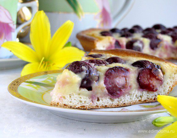 Разрезать на кусочки и подавать к чаю. Очень вкусно и нежно! Приятного аппетита!