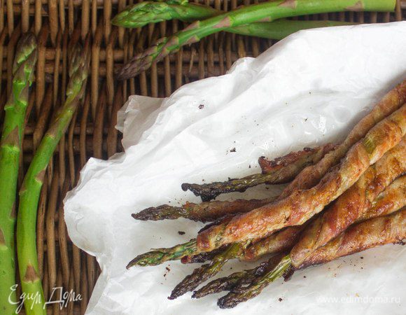 Запекать в духовке, предварительно разогретой до Т 200 градусов, до тех пор, пока бекон не зарумяниться. Примерно 15-18 минут.