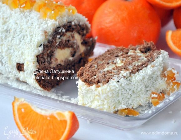 Посыпать щедро кокосовой стружкой и украсить апельсиновыми цукатами. Убрать в холодильник еще на часик.