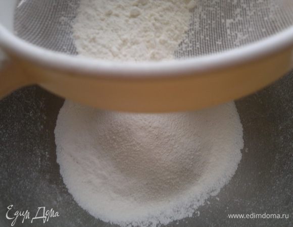  Пекарский порошок просеять.