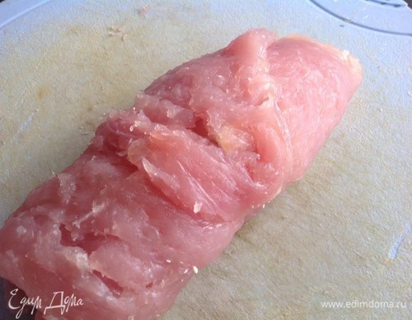 ... и сверните в рулет. У вас должно получится три рулета.