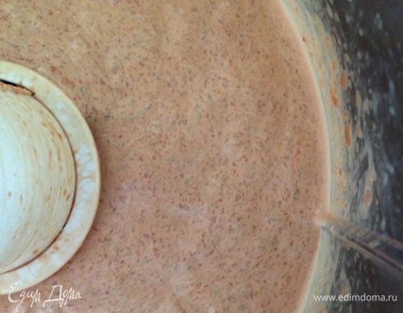 Измельчить в блендере до пюреобразного состояния. Если воспользуетесь мясорубкой, то пропускайте через нее печень несколько раз.