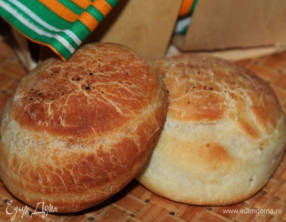 Несмотря на совсем уж традиционные ингредиенты, булочки получаются очень вкусные. Смачного! 