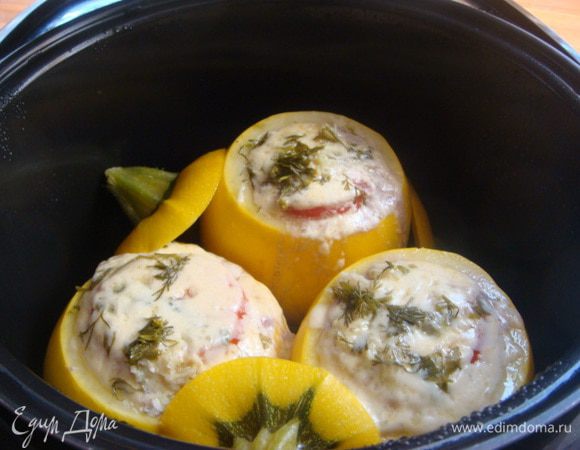 Прошел час, кабачки готовы (кабачки дали сок примерно 150 мл в чаше), но я решила подрумянить верх и поэтому отправила их в форму, переложив на 2 мин. в духовку и включила верхнюю поджарку.