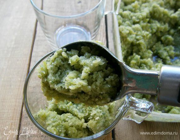 Перед подачей ещё раз перемешать, и выложить в стаканы или креманки.