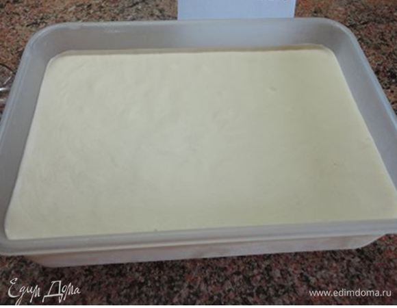 6.	Вот так выглядело мороженое утром – приятный бежево-молочный цвет, нежная, мягкая текстура. При подаче можно посыпать тертым шоколадом.