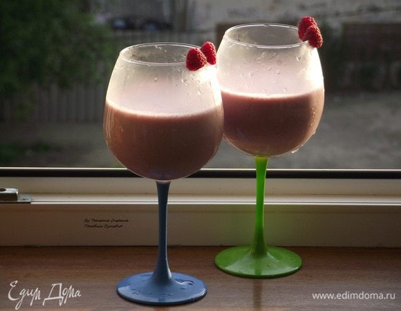  Разливаем в охлажденные бокалы и немедленно употребляем.