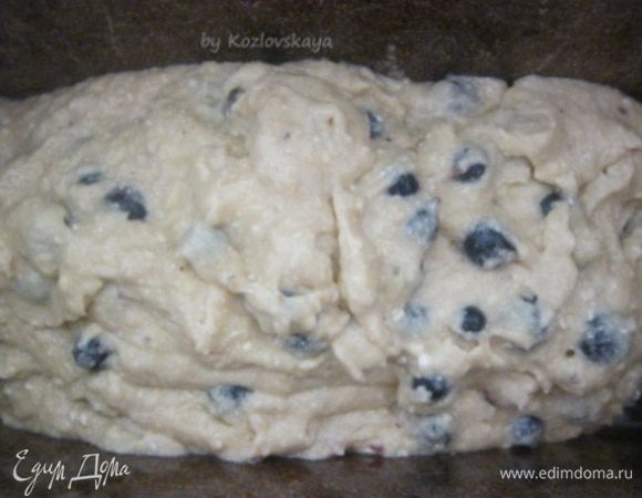 Выложить тесто в форму.
Выпекать в разогретой духовке, при Т 180 С, 40-50 минут.